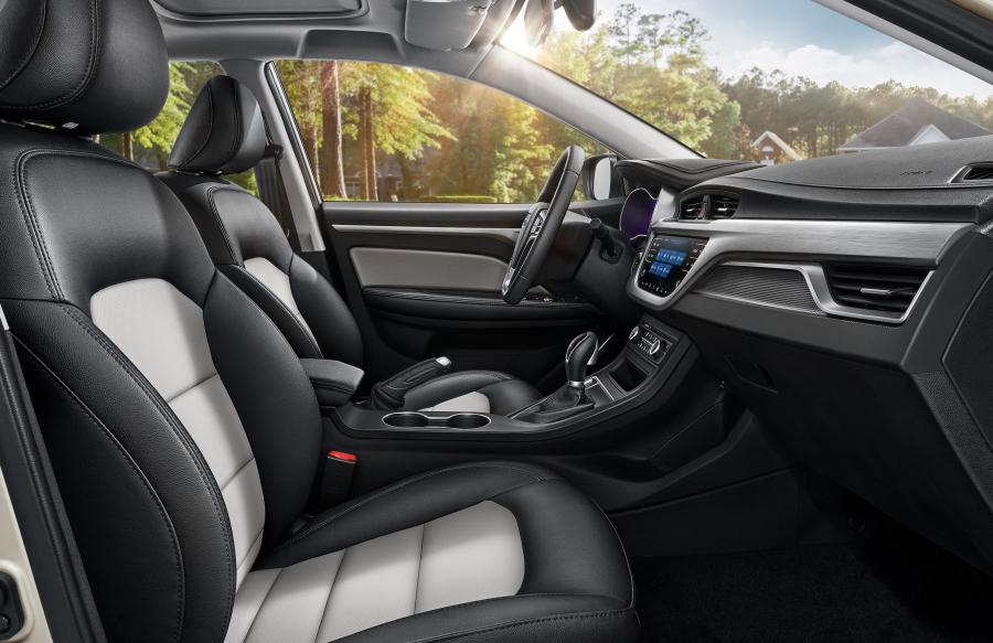 Интерьер Geely Vision (GC7) 2020 года  (фото 5 из 12)